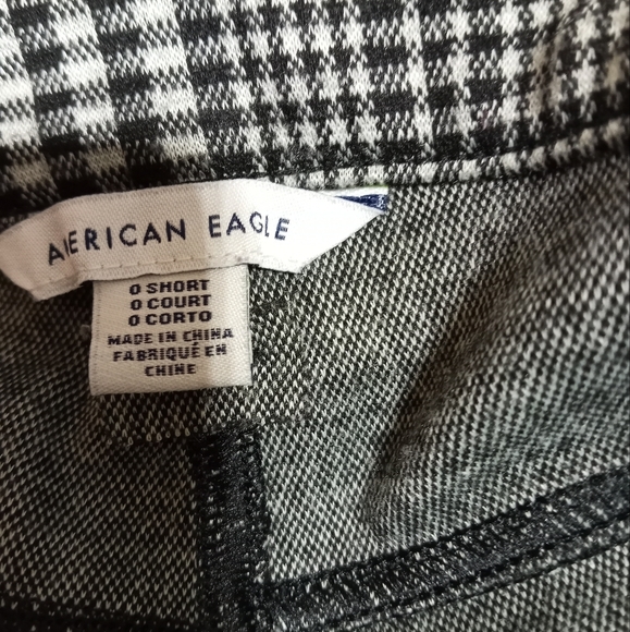 American Eagle cropped pants. Black plaid pattern. Size 0 short. EUC. - Picture 7 of 8